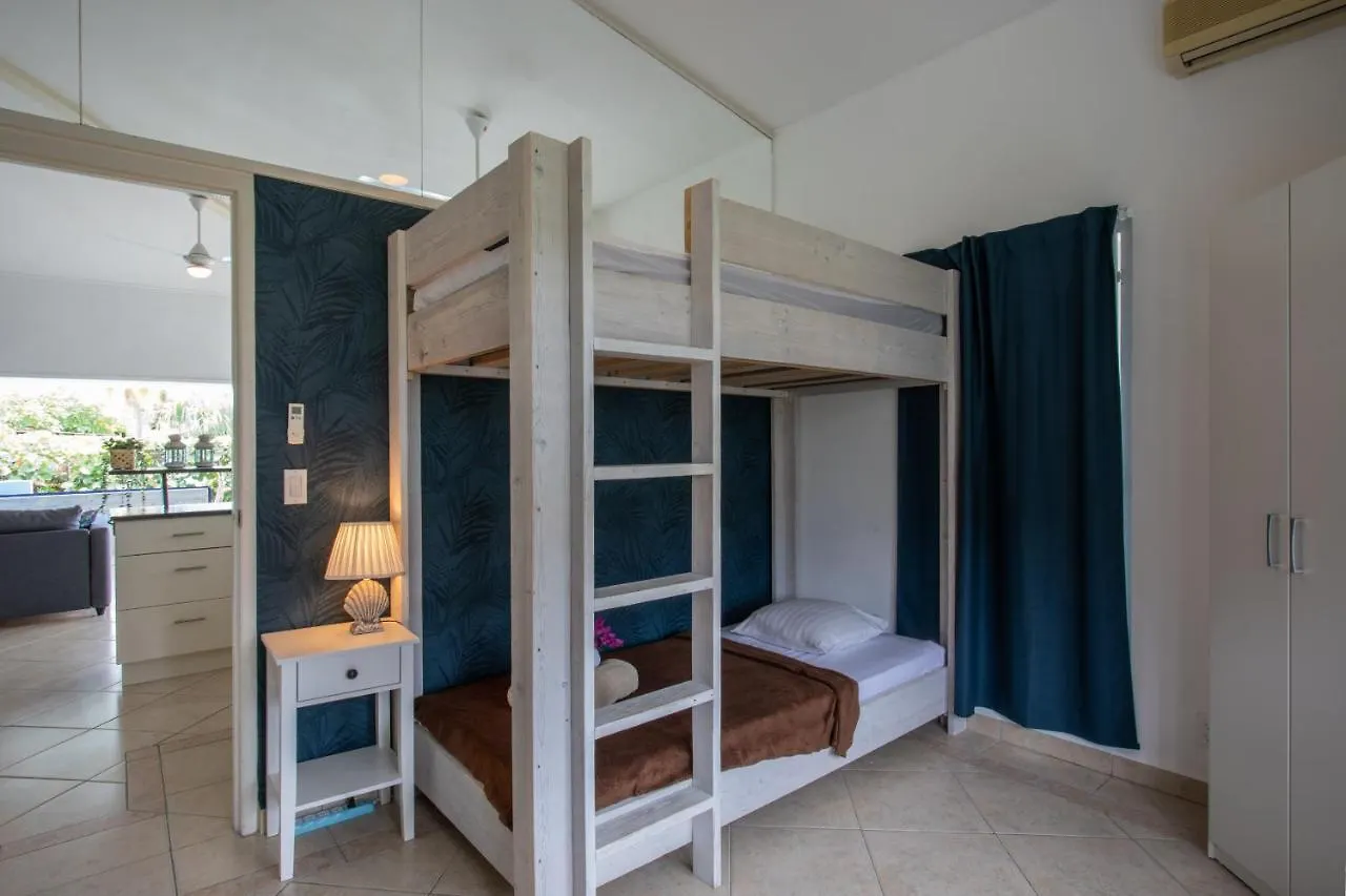 펜션 Villa Perla Blou 빌렘스타트